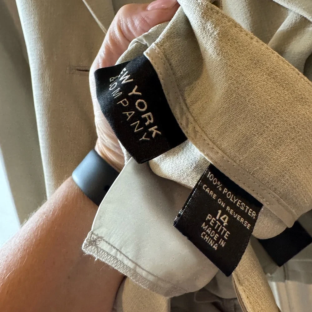 NWT Women’s Beige Blazer size 12 with matching pants size 14 petite - Picture 4 of 7